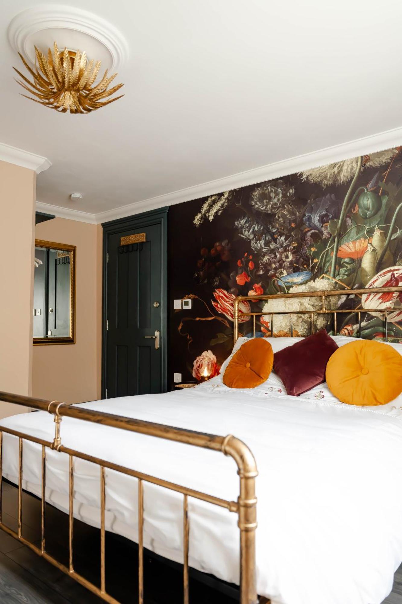 Anne Boleyn'S Escape Hotel เดล ภายนอก รูปภาพ